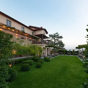 Отель Relais San Vigilio Al Castello, Бергамо